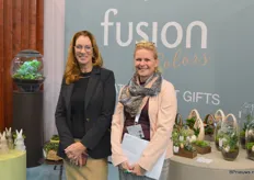 Liesbeth van der Gaag en Suzanne van Zomeren van Fushion Colors, dat luxe arragnementen maakt.